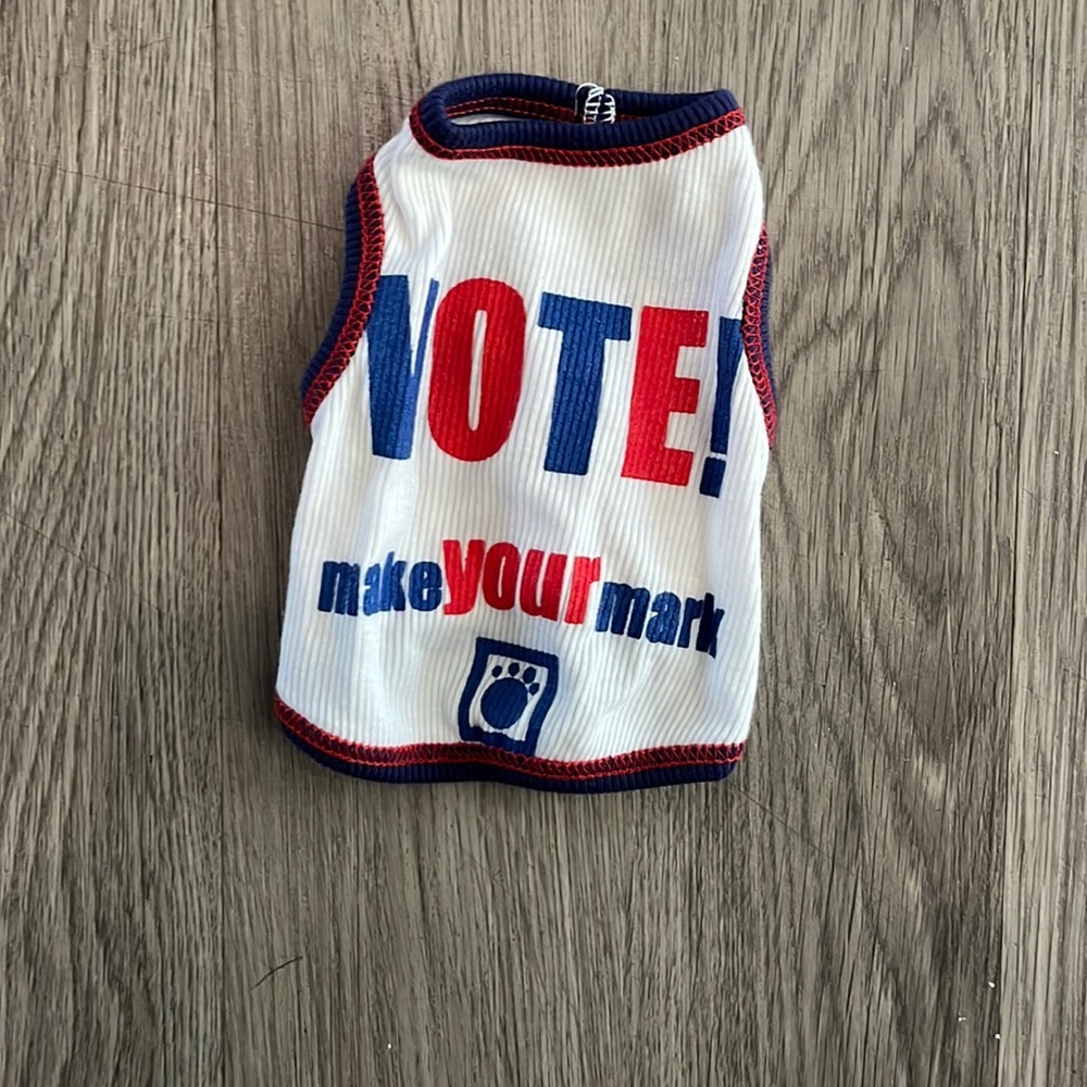 I see spot vote tank top XXS for your furry baby💙🐶